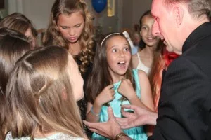 London Close up Magician Hire Kent Close up Magician Hire
